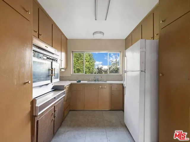 $575,000 | 3166 South Sepulveda Boulevard, Unit 22, Los Angeles, CA 90034