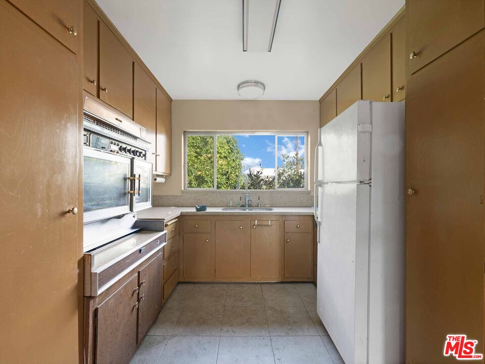 3166 South Sepulveda Boulevard, Unit 22 Los Angeles, CA 90034 - Photo 15 of 27