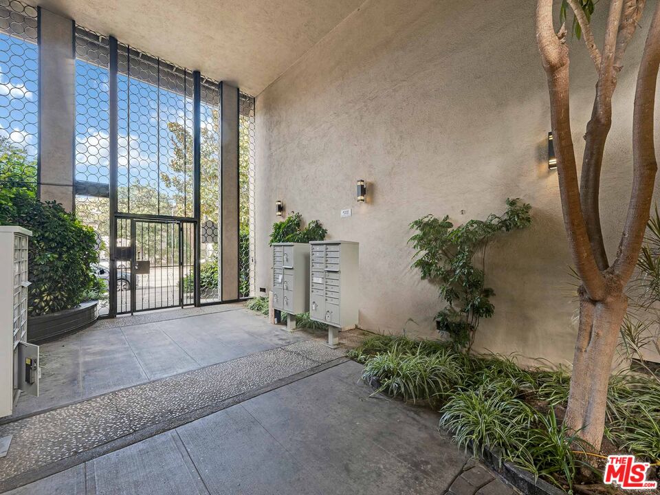 3166 South Sepulveda Boulevard, Unit 22 Los Angeles, CA 90034 - Photo 3 of 27