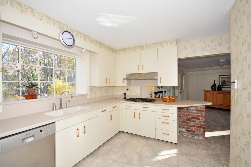 16 Francine Road Acton, MA 01720 - Photo 9 of 30 Gallery Image 9