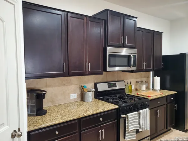 $1,800 | 713 Brown Thrasher, San Antonio, TX 78253