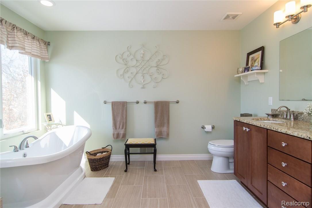 1054 Riverside Street Milford, MI 48381 - Photo 24 of 63 DSC_2079.jpg