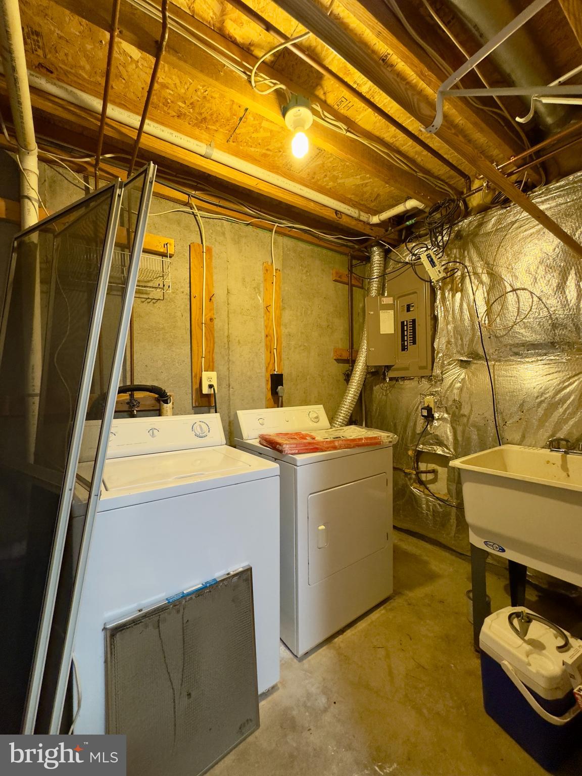 2209 Riding Crop Way Baltimore, MD 21244 - Photo 11 of 20 a utility room with dryer and washer