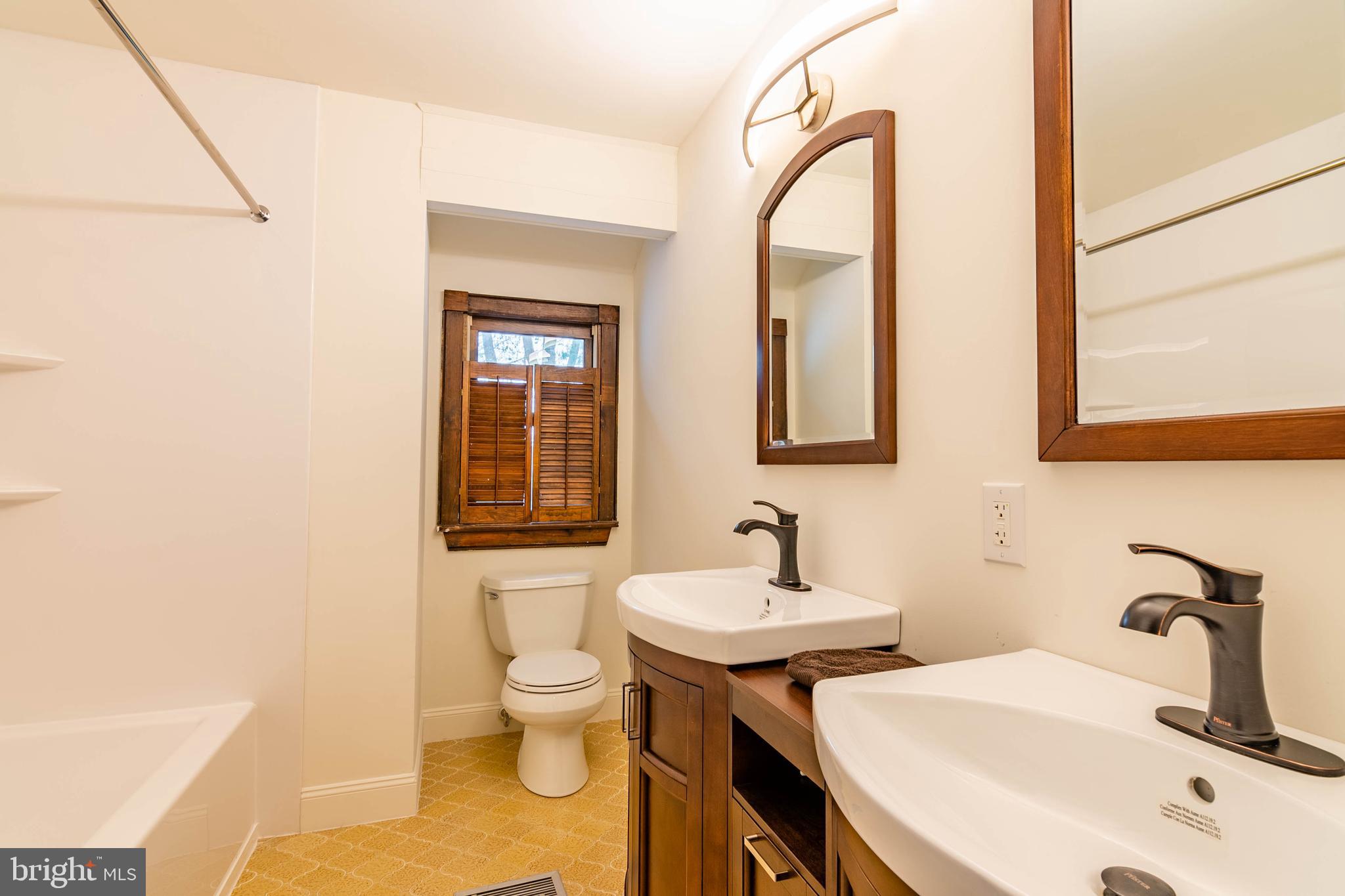 129 Spring House Way Kennett Square, PA 19348 - Photo 18 of 25 Upstairs Bath