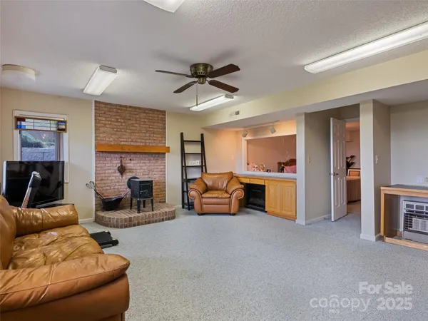 $550,000 | 602 Fleetwood Plaza, Hendersonville, NC 28739