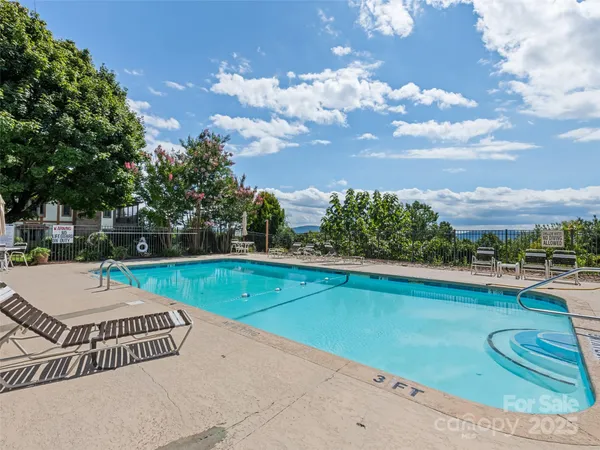 $550,000 | 602 Fleetwood Plaza, Hendersonville, NC 28739