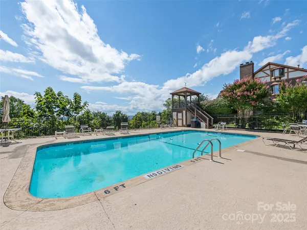 $550,000 | 602 Fleetwood Plaza, Hendersonville, NC 28739