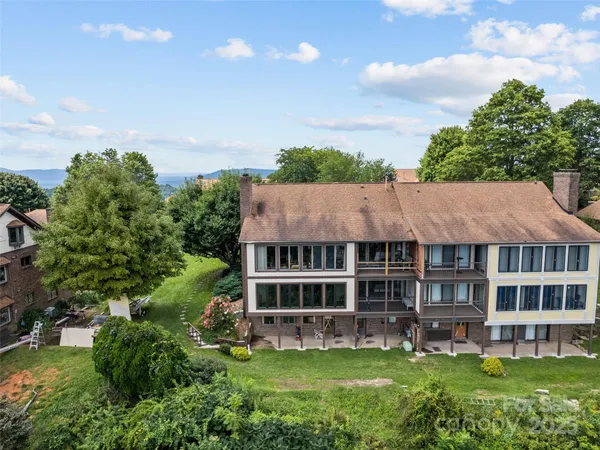 $550,000 | 602 Fleetwood Plaza, Hendersonville, NC 28739