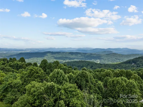 $550,000 | 602 Fleetwood Plaza, Hendersonville, NC 28739