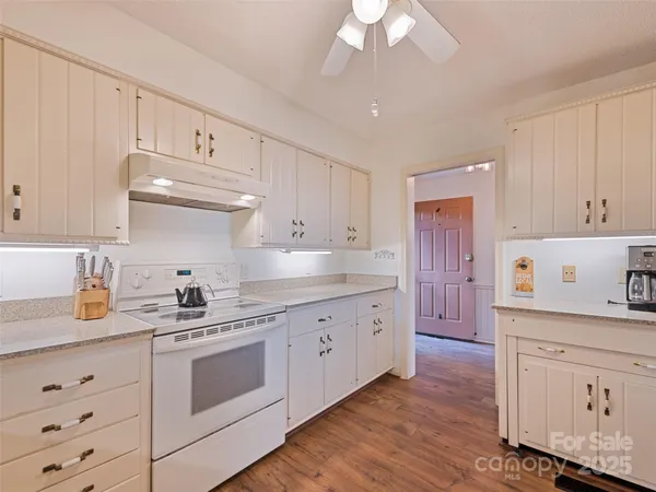$550,000 | 602 Fleetwood Plaza, Hendersonville, NC 28739