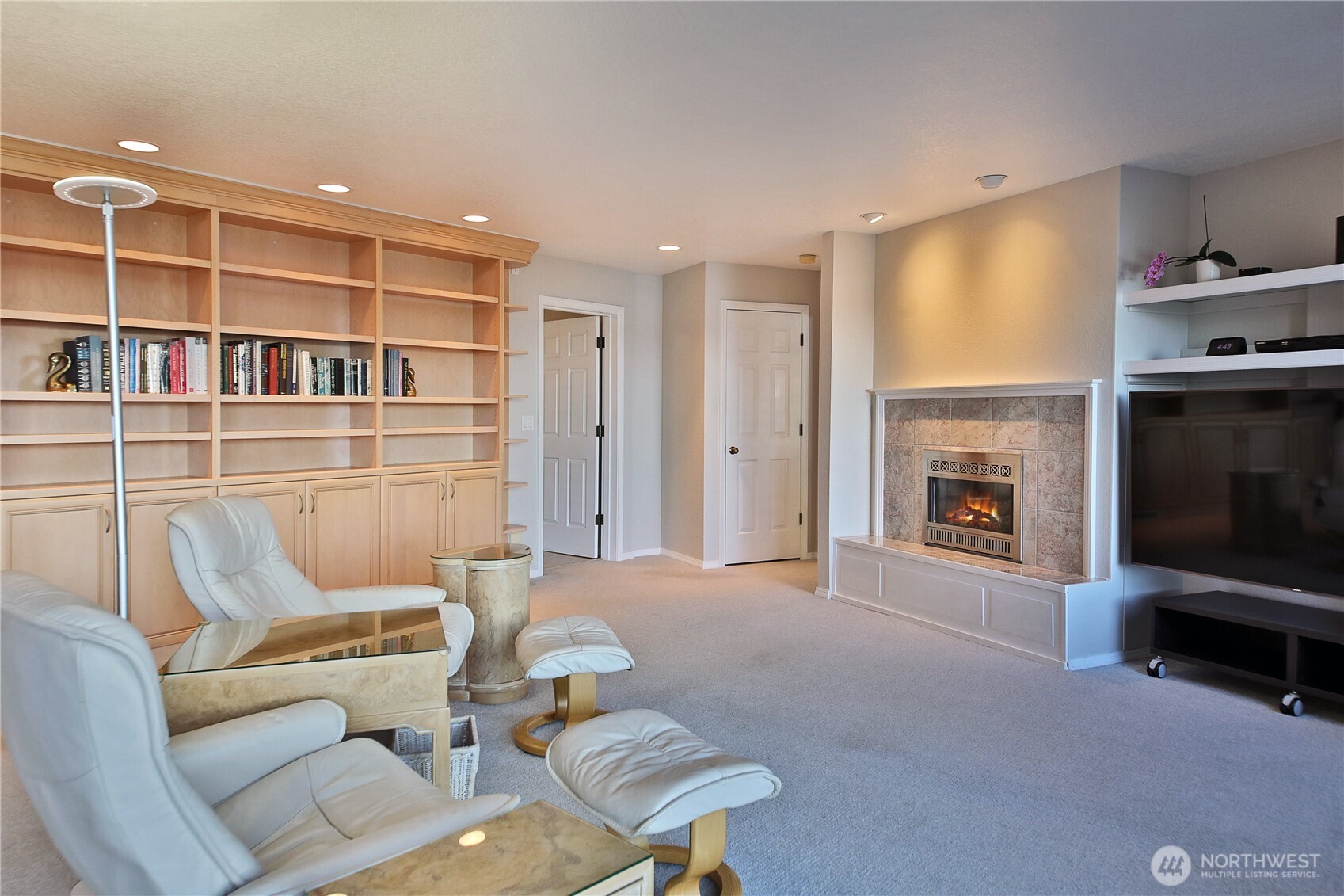 8111 Possession Ridge Lane Clinton, WA 98236 - Photo 20 of 37 a living room with furniture and a flat screen tv