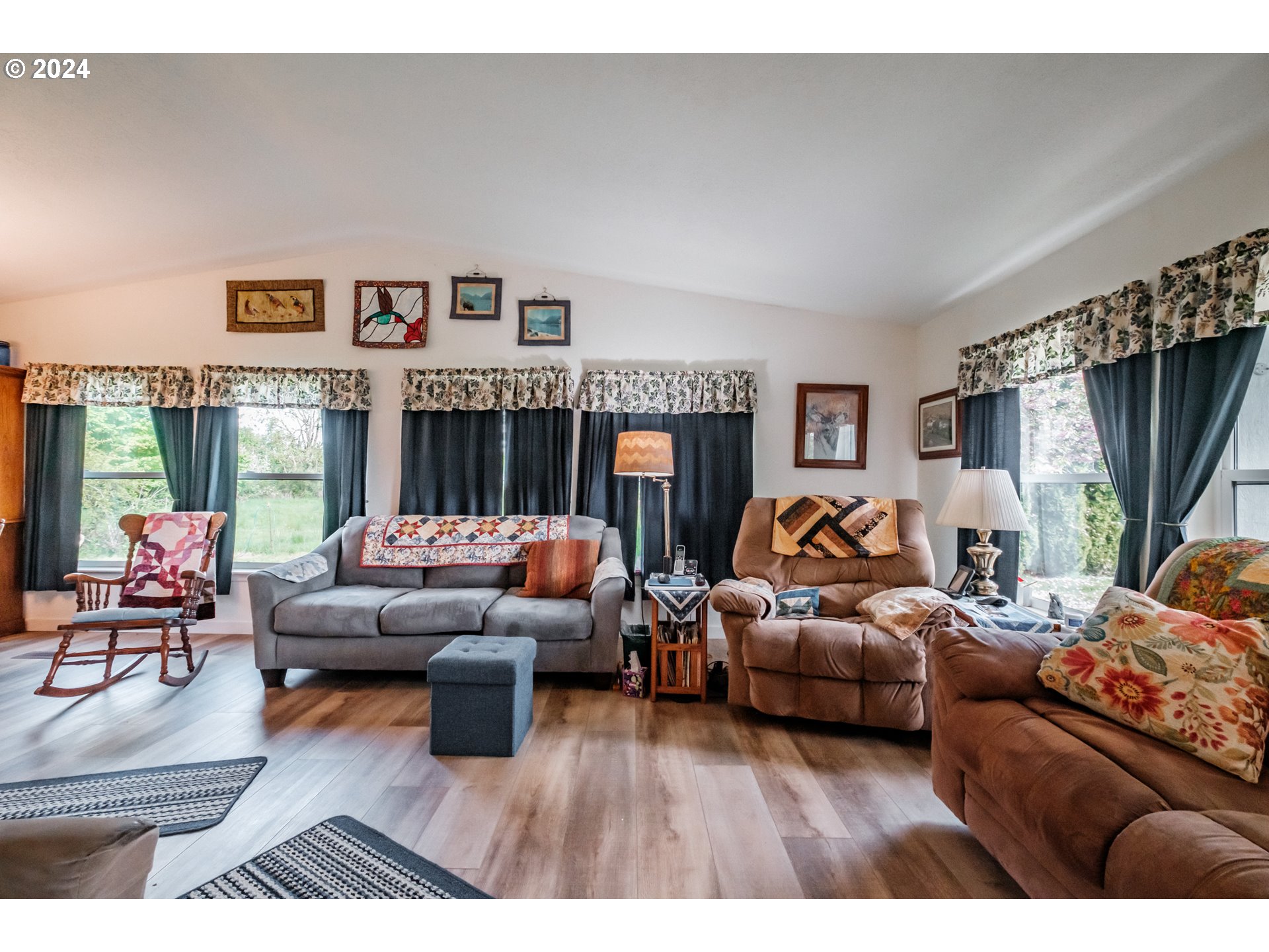 8560 Southeast Wallace Road Dayton, OR 97114 - Photo 16 of 48 a living room with furniture