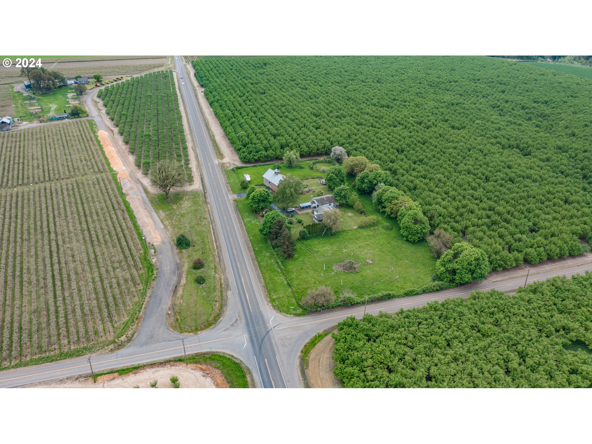 8560 Southeast Wallace Road Dayton, OR 97114 - Photo 2 of 48 a bird view of a garden