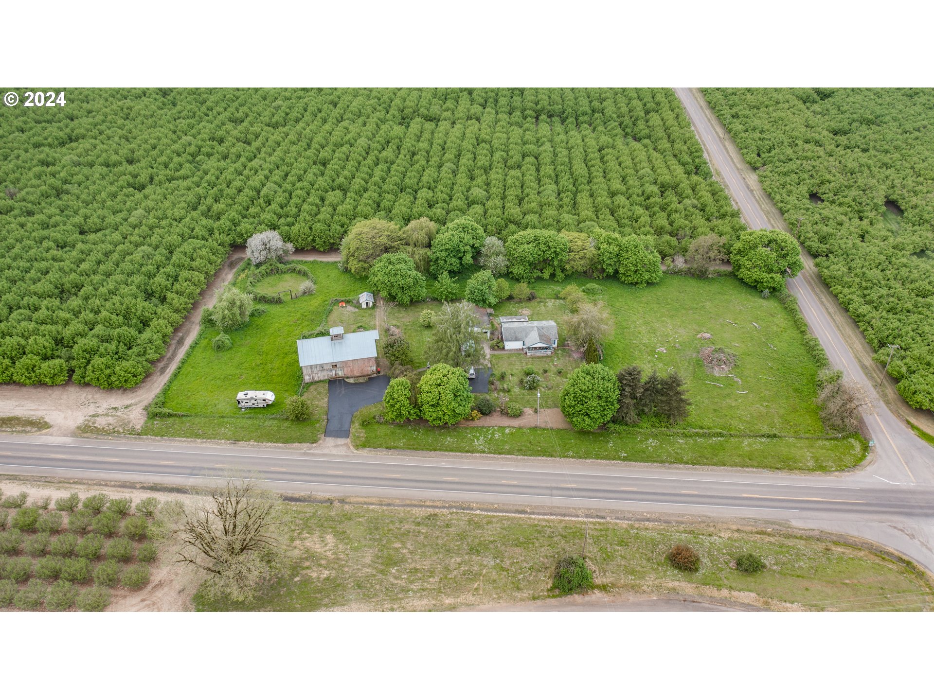 8560 Southeast Wallace Road Dayton, OR 97114 - Photo 4 of 48 a picture of a park