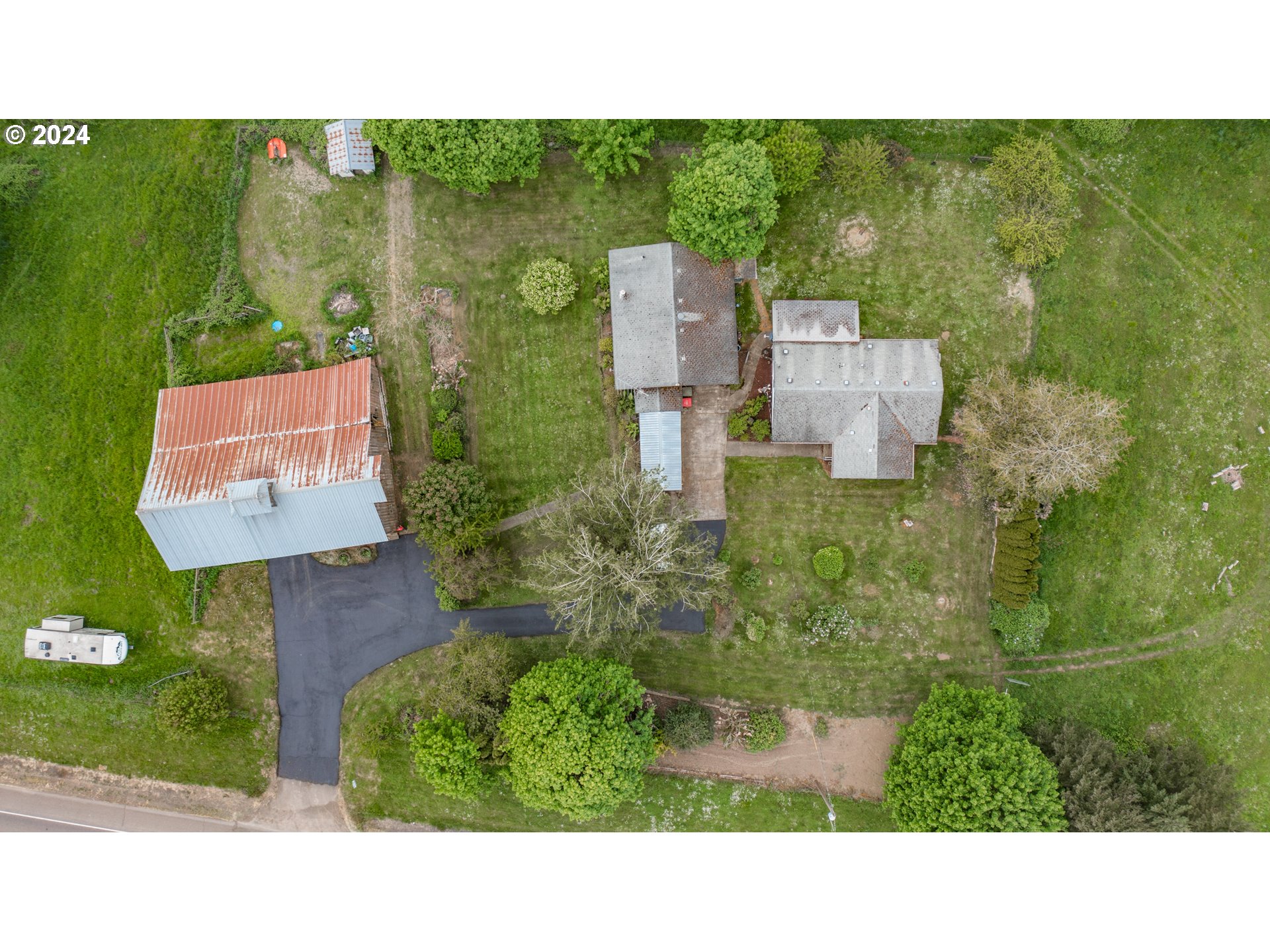 8560 Southeast Wallace Road Dayton, OR 97114 - Photo 5 of 48 a picture of a city