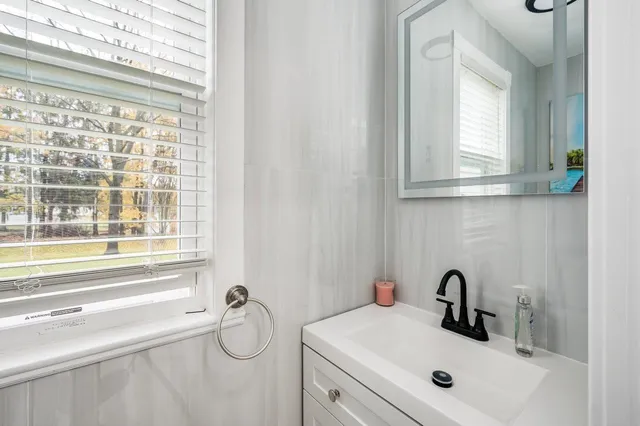 $6,500 | 815 Central Avenue, Dover, NH 03820