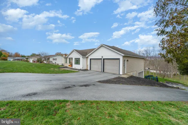 $450,000 | 8024 Yellowstone Drive, Harrisburg, PA 17112