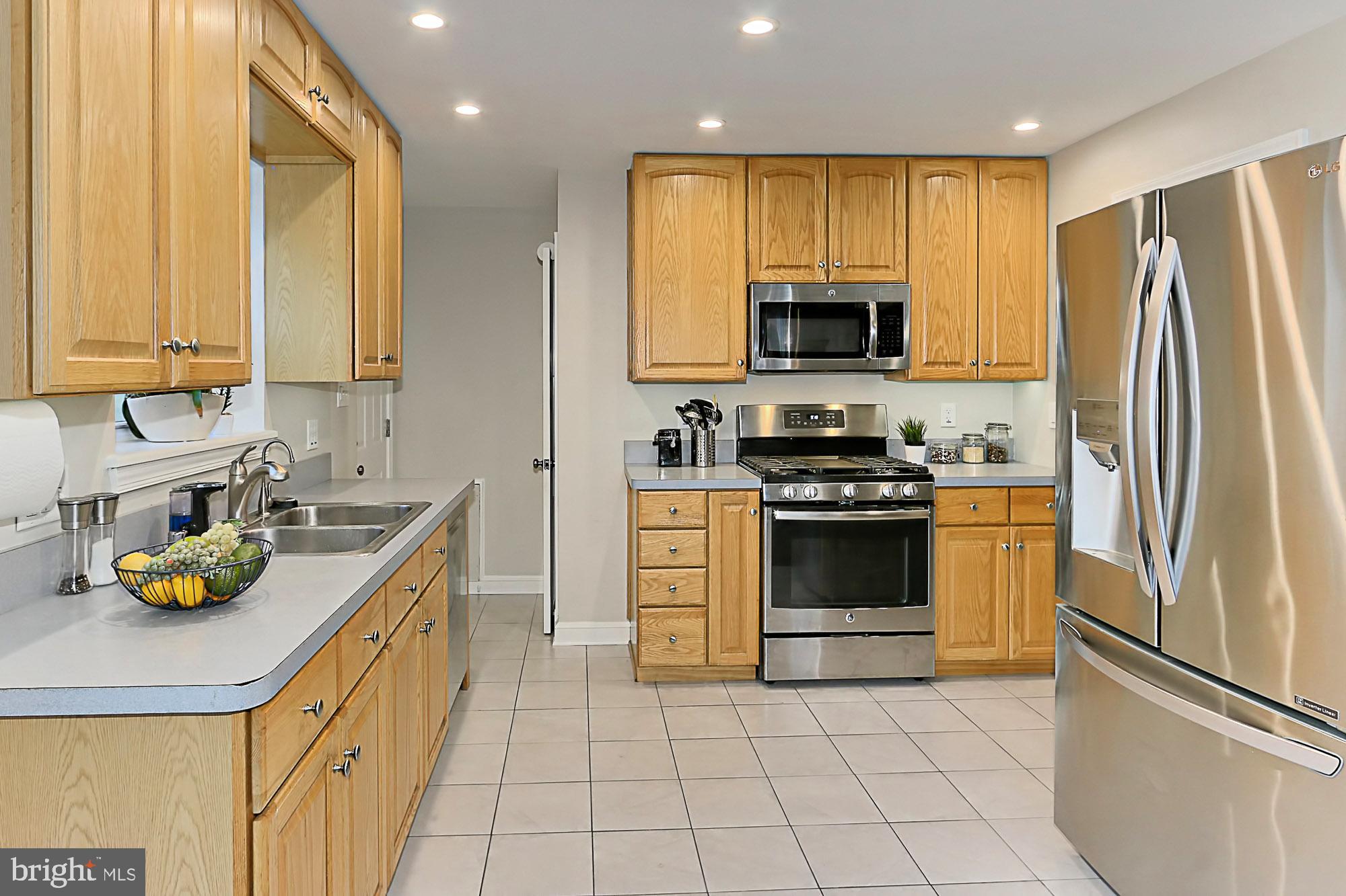 5906 Craig Street Springfield, VA 22150 - Photo 13 of 54 Newer stainless appliances and recessed lighting