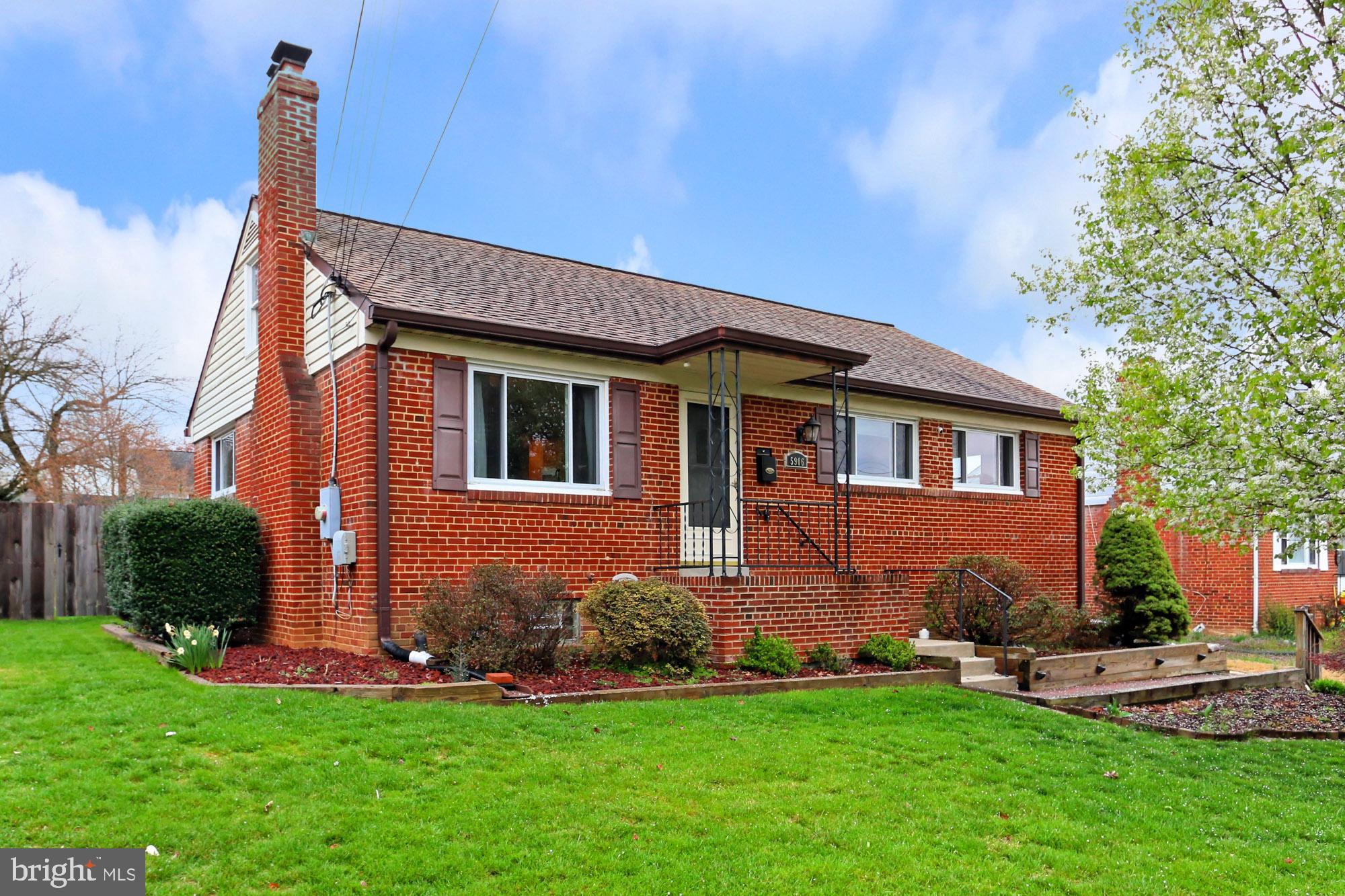5906 Craig Street Springfield, VA 22150 - Photo 3 of 54 Nicely landscaped front