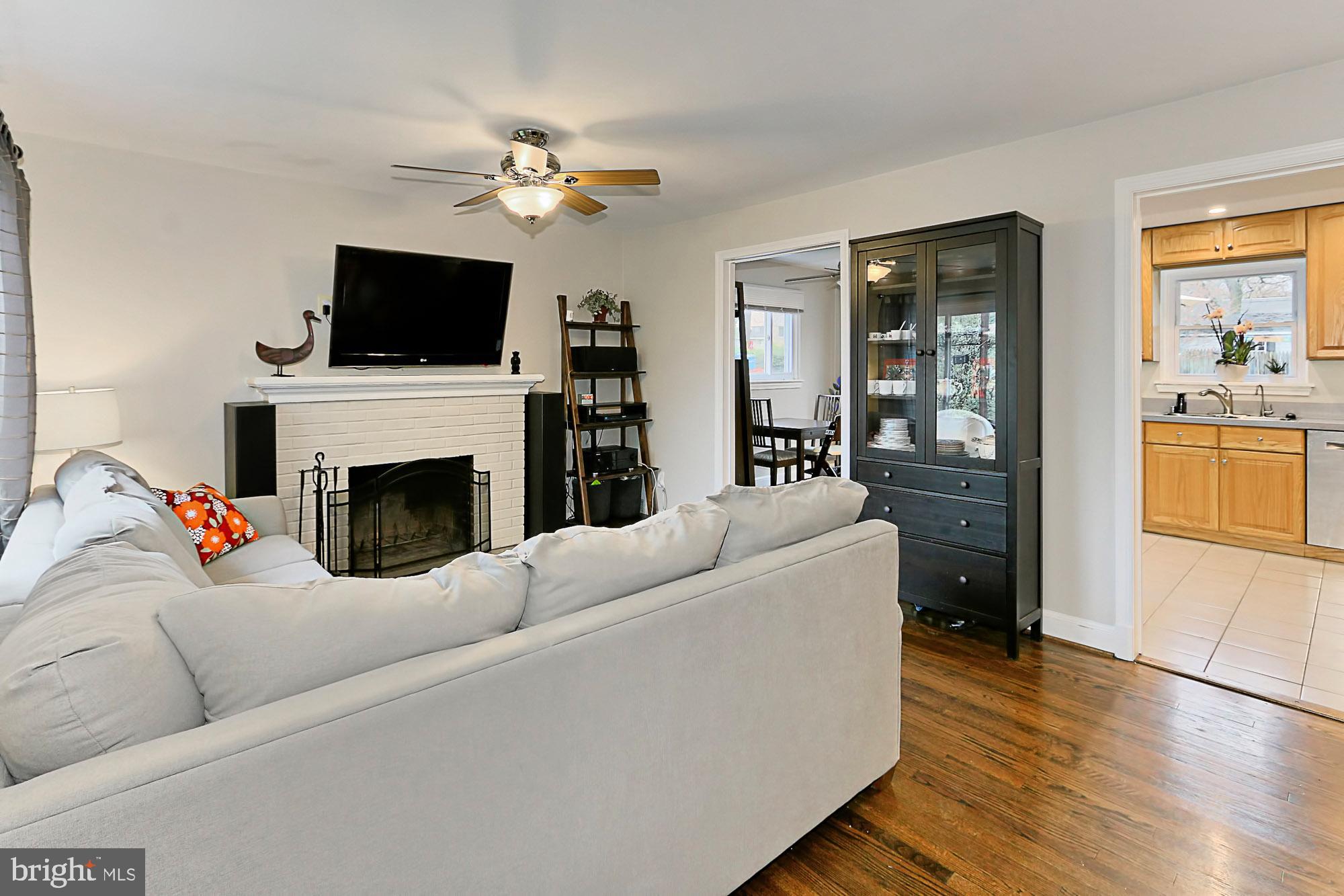 5906 Craig Street Springfield, VA 22150 - Photo 5 of 54 View as you enter