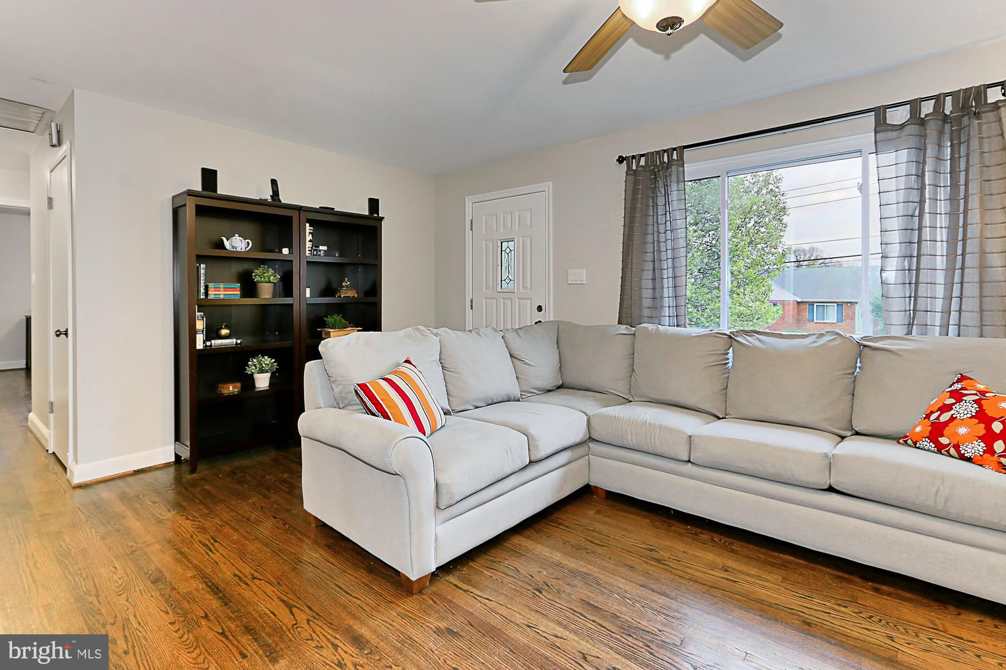 5906 Craig Street Springfield, VA 22150 - Photo 8 of 54 Gleaming hardwoods and large picture window