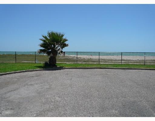 3938 Surfside, Unit 3113 Corpus Christi, TX 78402 - Photo 3 of 5 a view of a garden