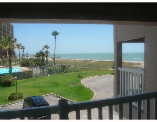 3938 Surfside, Unit 3113 Corpus Christi, TX 78402 - Photo 4 of 5 a view of a garden from a balcony