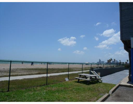 3938 Surfside, Unit 3113 Corpus Christi, TX 78402 - Photo 5 of 5 a view of a yard