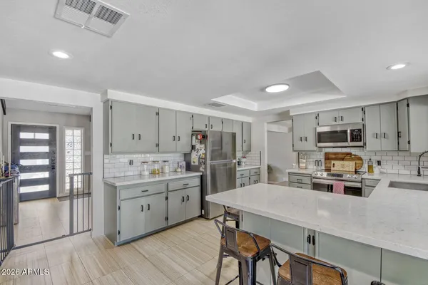 $869,500 | 720 West Thunderbird Road, Phoenix, AZ 85023