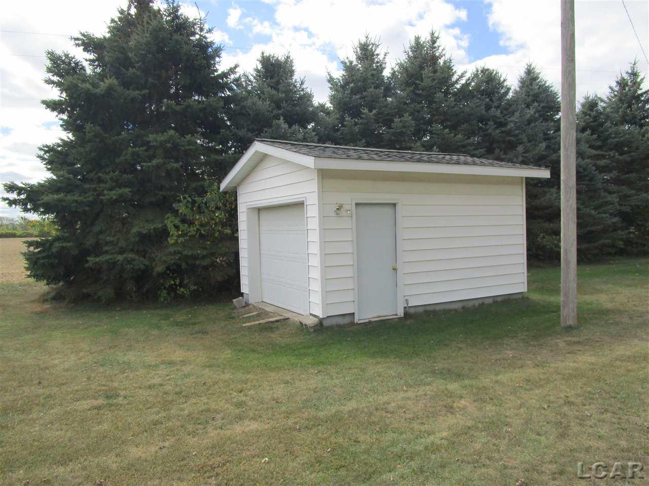 1931 Oakwood Road Adrian, MI 49221 - Photo 10 of 25 31332223-9.JPG