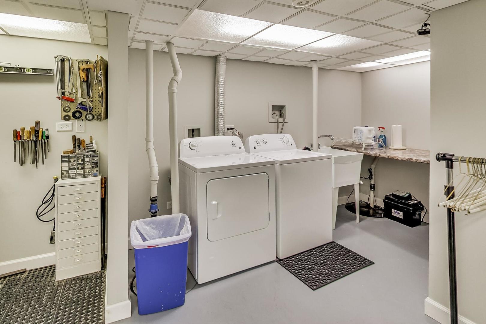 482 West 3rd Street Elmhurst, IL 60126 - Photo 24 of 39 a utility room with closet dryer and washer