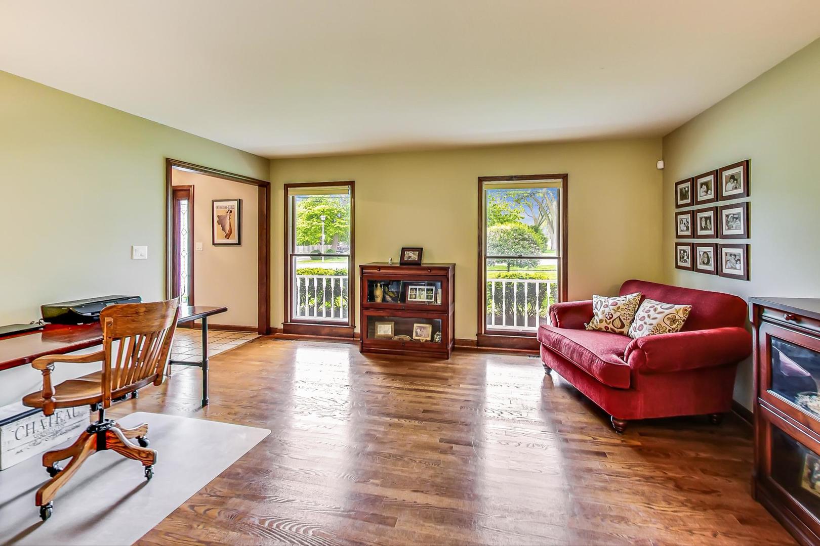 482 West 3rd Street Elmhurst, IL 60126 - Photo 6 of 39 a living room with furniture and a window