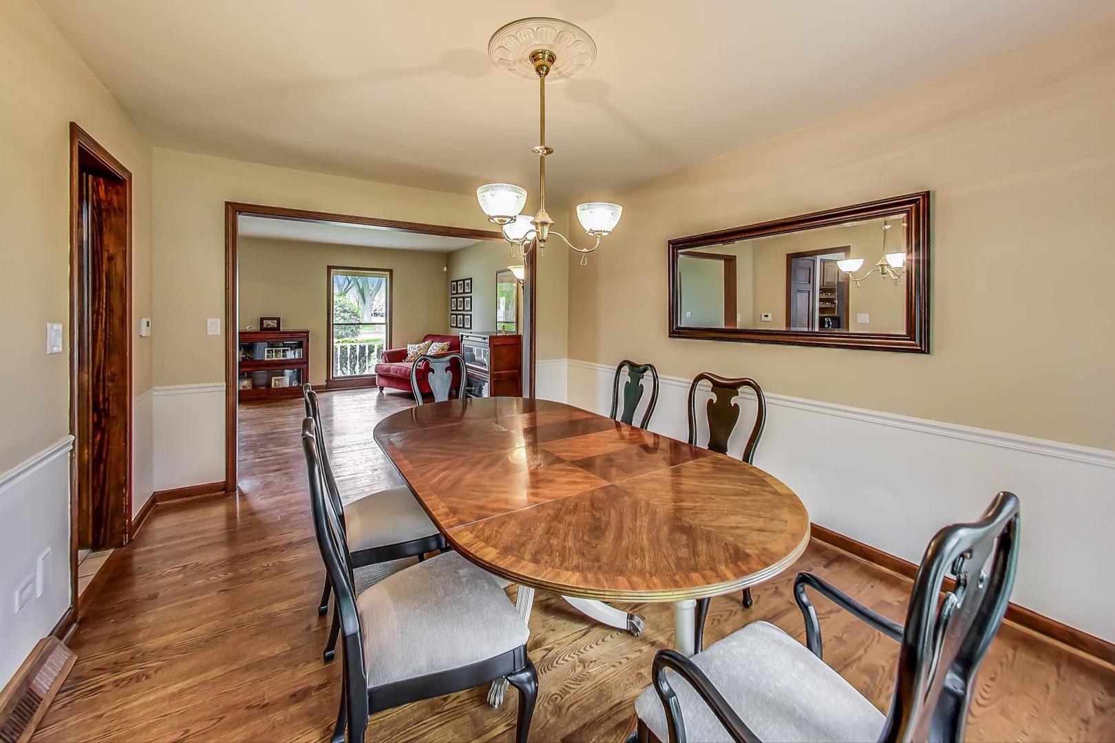 482 West 3rd Street Elmhurst, IL 60126 - Photo 8 of 39 a dining room with furniture and window