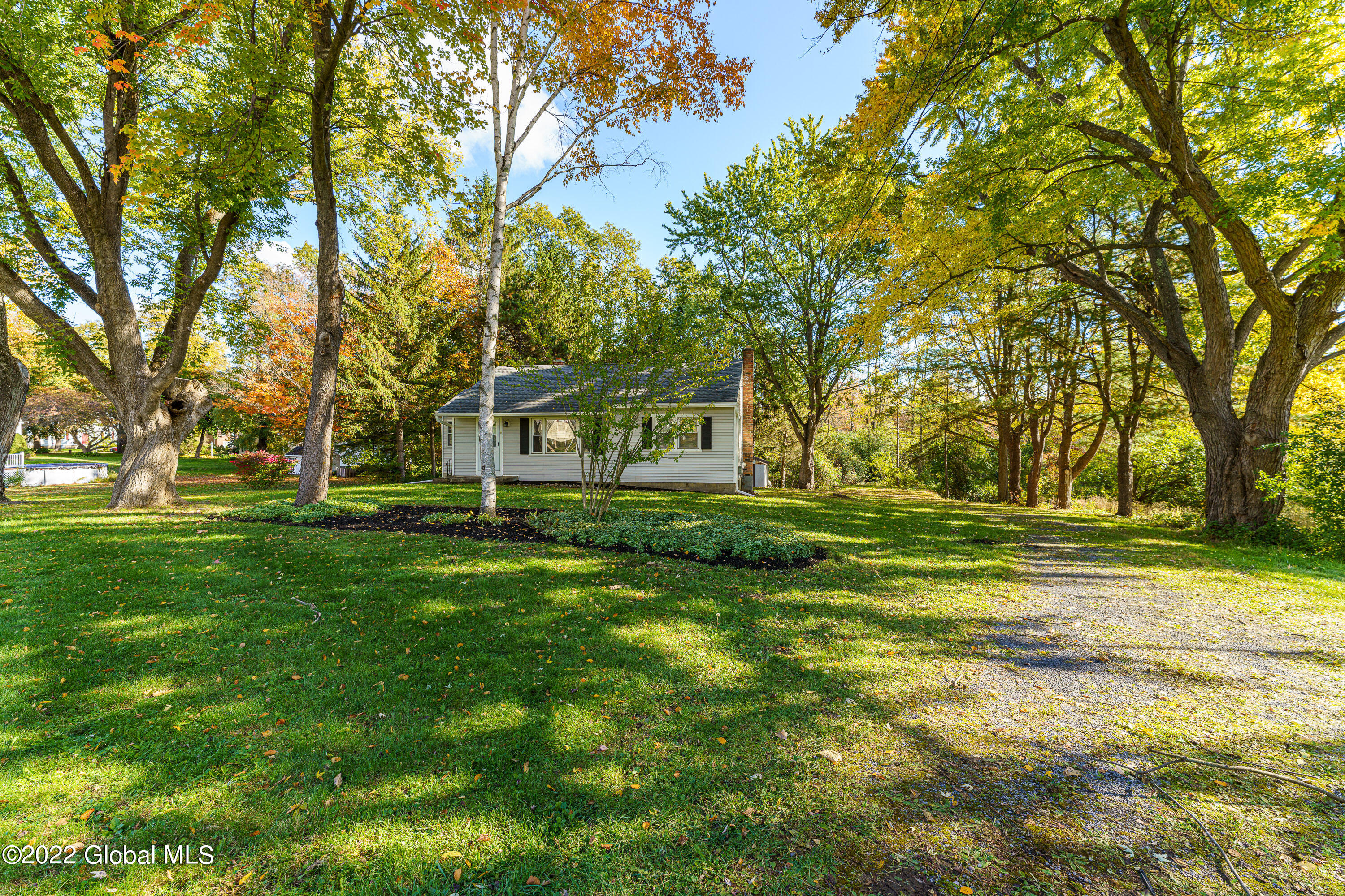 9 Danvers Road Altamont, NY 12009 - Photo 3 of 31 0 Front 2