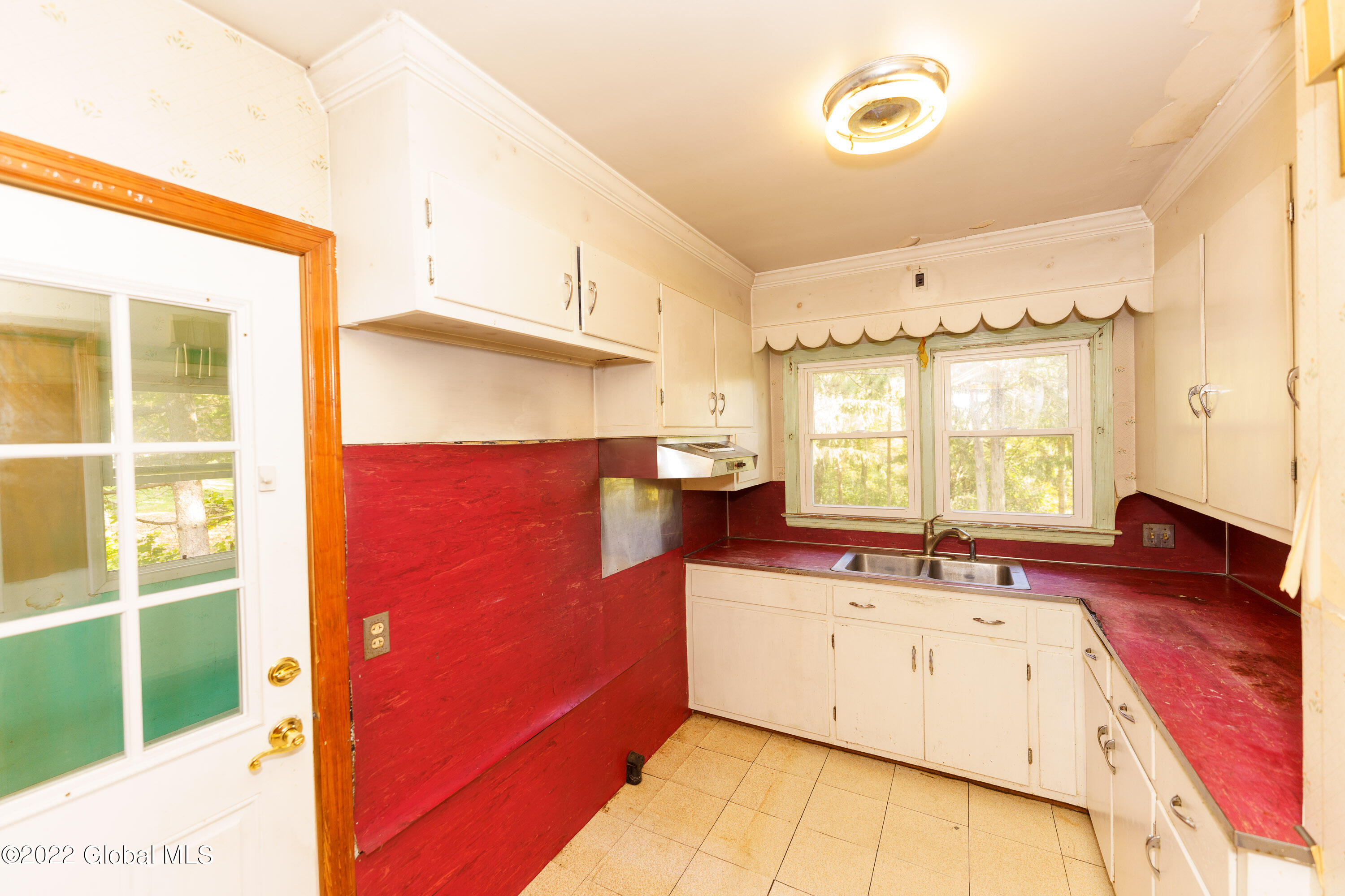 9 Danvers Road Altamont, NY 12009 - Photo 8 of 31 2 Kitchen 2
