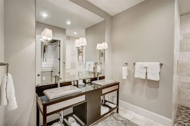 $24,000 | 125 South Blvd Of Presidents, Sarasota, FL 34236