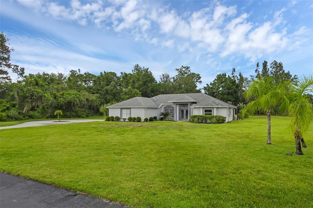 15038 Willow Lane Tavares, FL 32778 - Photo 37 of 37 a front view of a house with garden