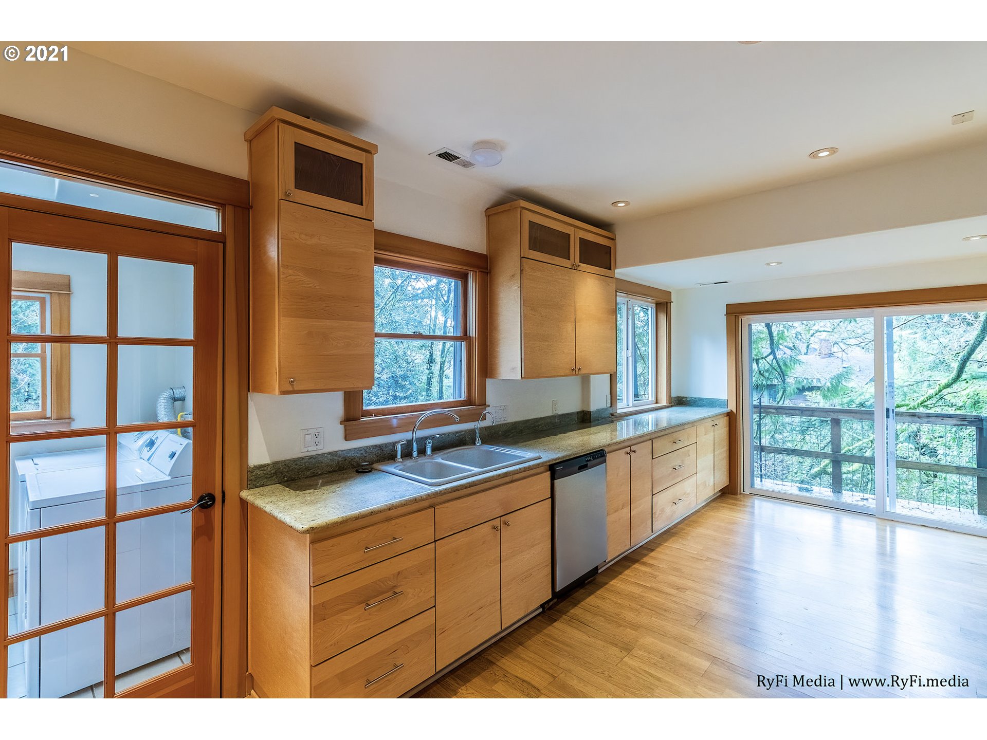 3001 Southwest Dosch Road Portland, OR 97221 - Photo 4 of 32