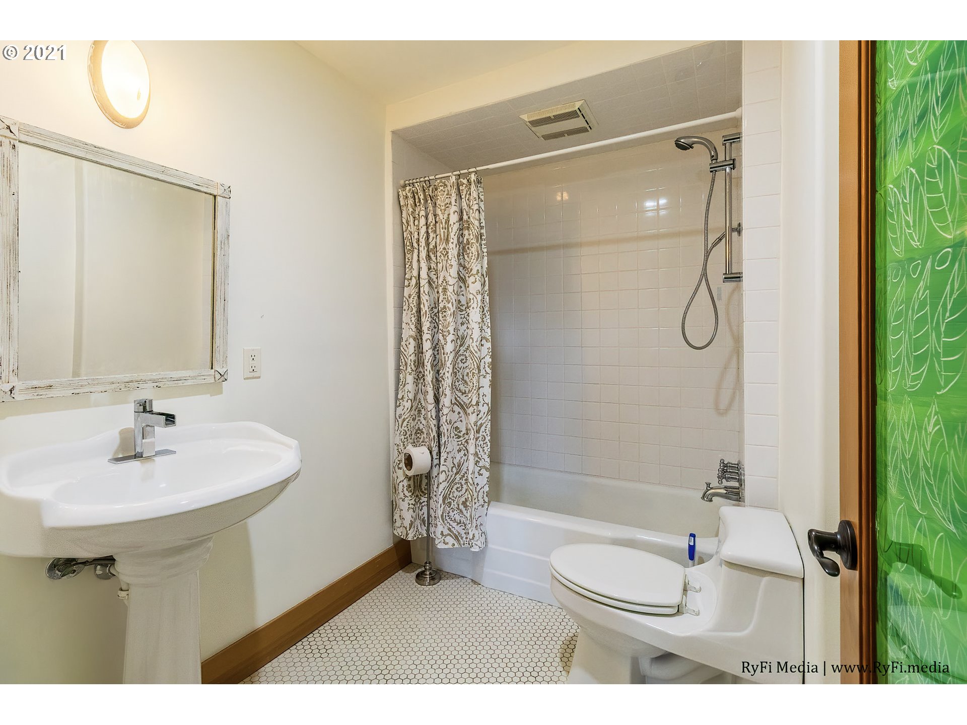 3001 Southwest Dosch Road Portland, OR 97221 - Photo 7 of 32