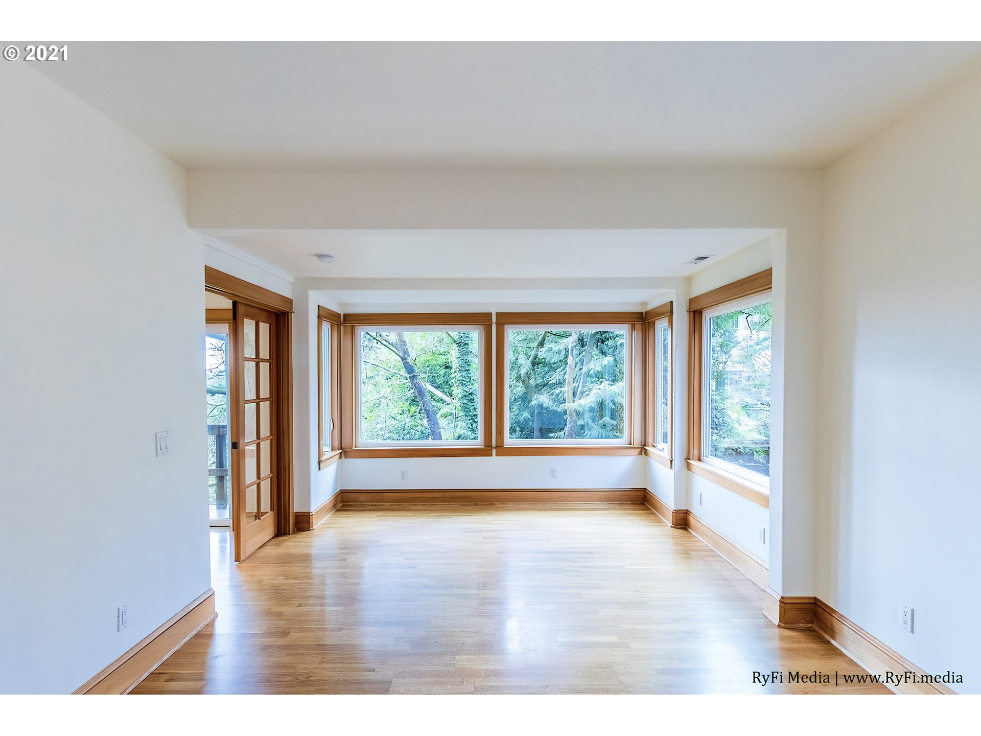 3001 Southwest Dosch Road Portland, OR 97221 - Photo 10 of 32