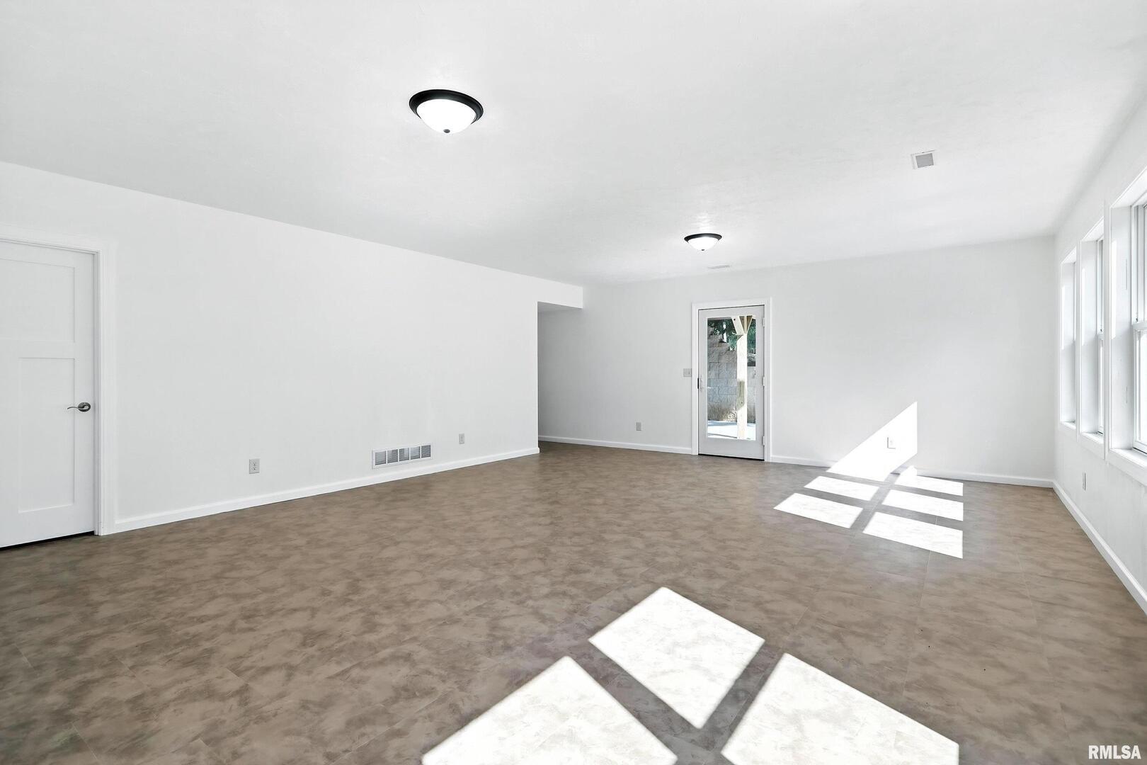 3303 Valley Drive Geneseo, IL 61254 - Photo 31 of 50 a living room with furniture and white walls