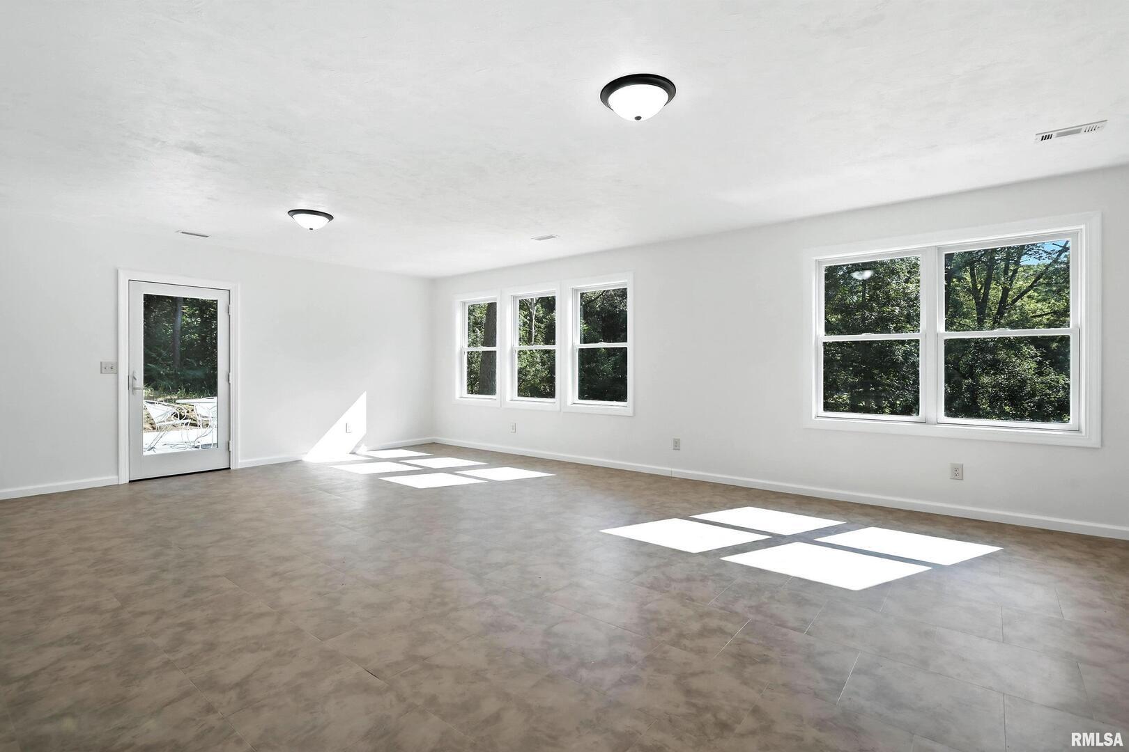 3303 Valley Drive Geneseo, IL 61254 - Photo 32 of 50 an empty room with windows