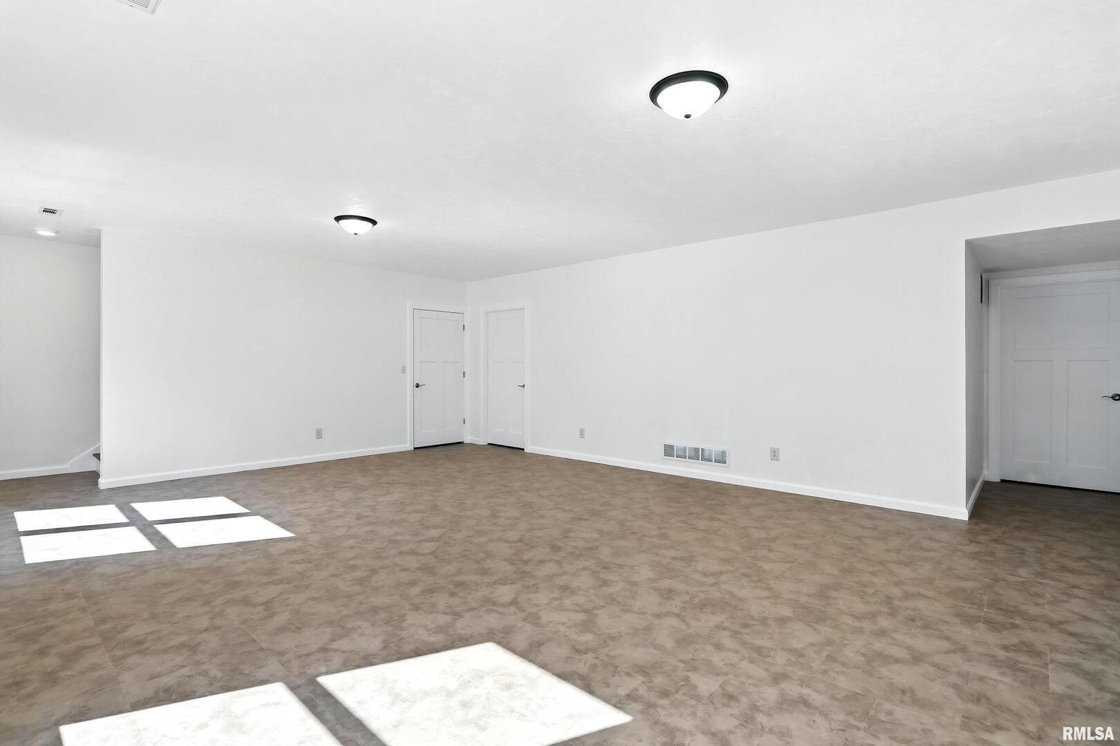 3303 Valley Drive Geneseo, IL 61254 - Photo 34 of 50 a view of an empty room and window