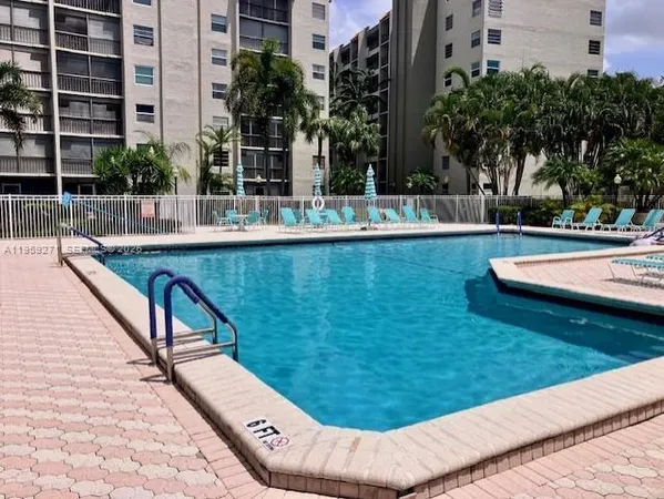 $2,500 | 3910 Inverrary Boulevard, Unit 304B, Lauderhill, FL 33319