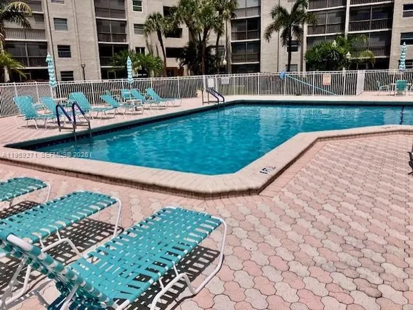 $2,500 | 3910 Inverrary Boulevard, Unit 304B, Lauderhill, FL 33319