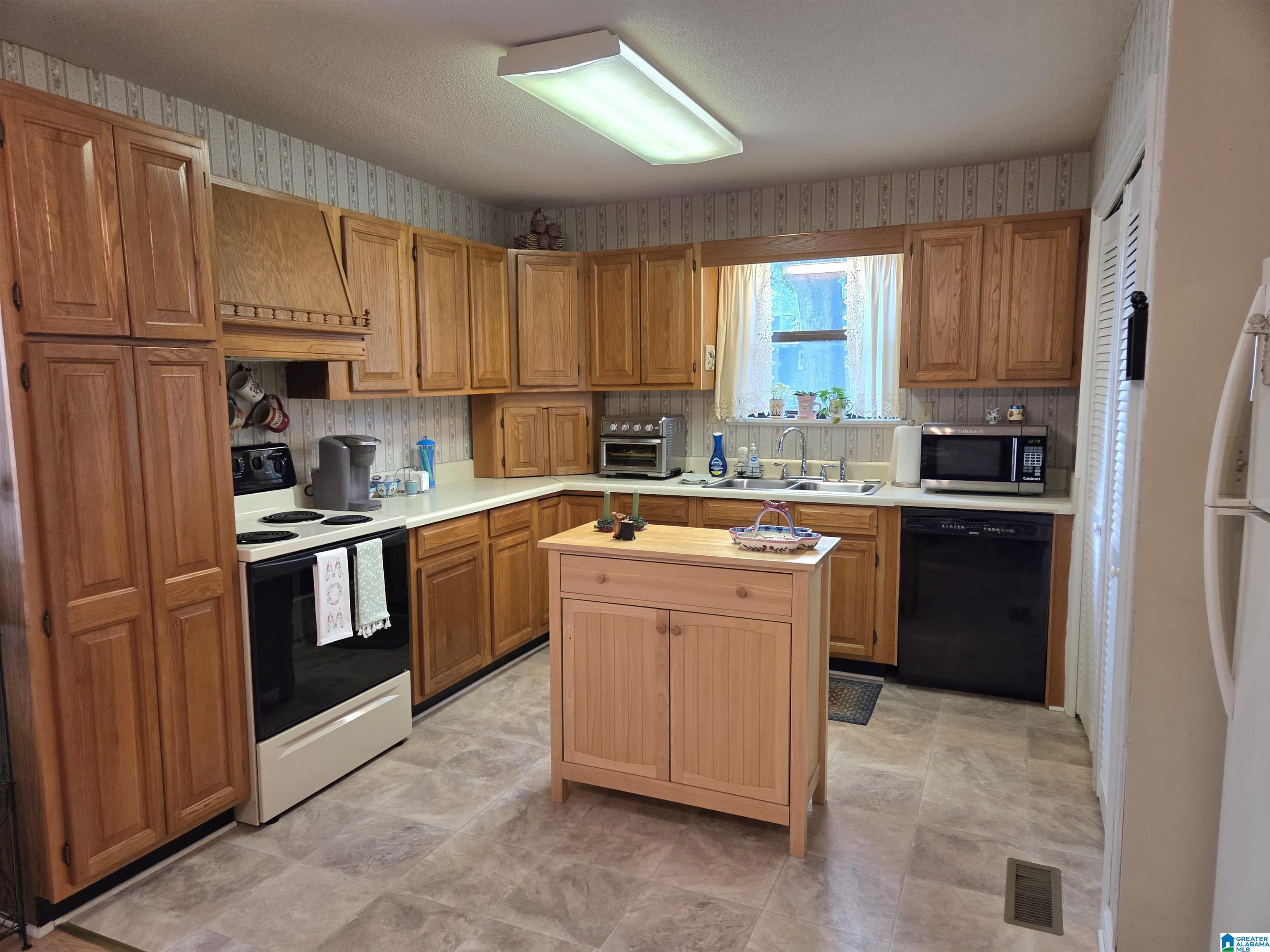 1505 Fairmont Road Sylacauga, AL 35150 - Photo 6 of 18