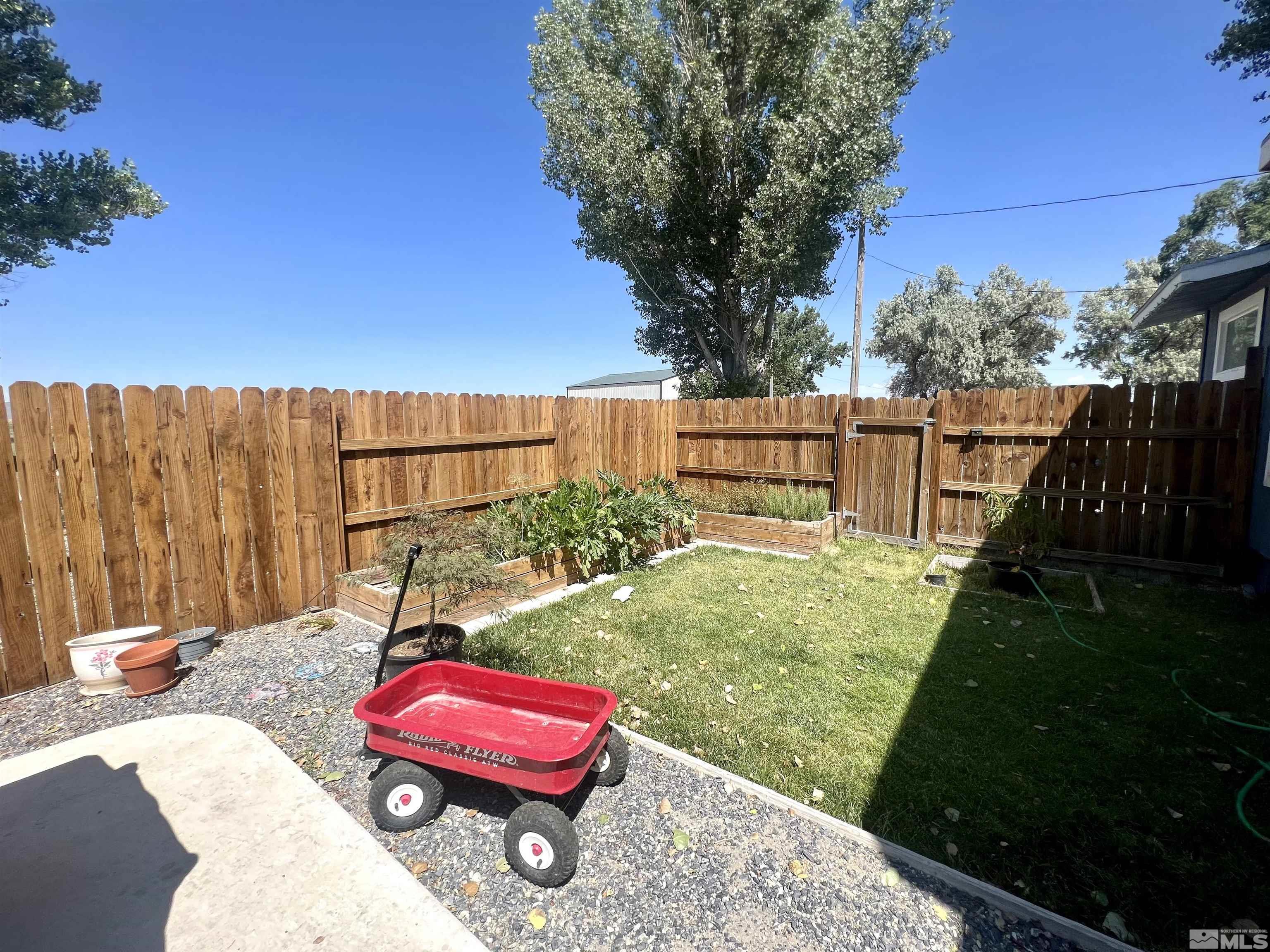 1405 South Meridian Road Lovelock, NV 89419 - Photo 17 of 39 a view of a yard with a tree