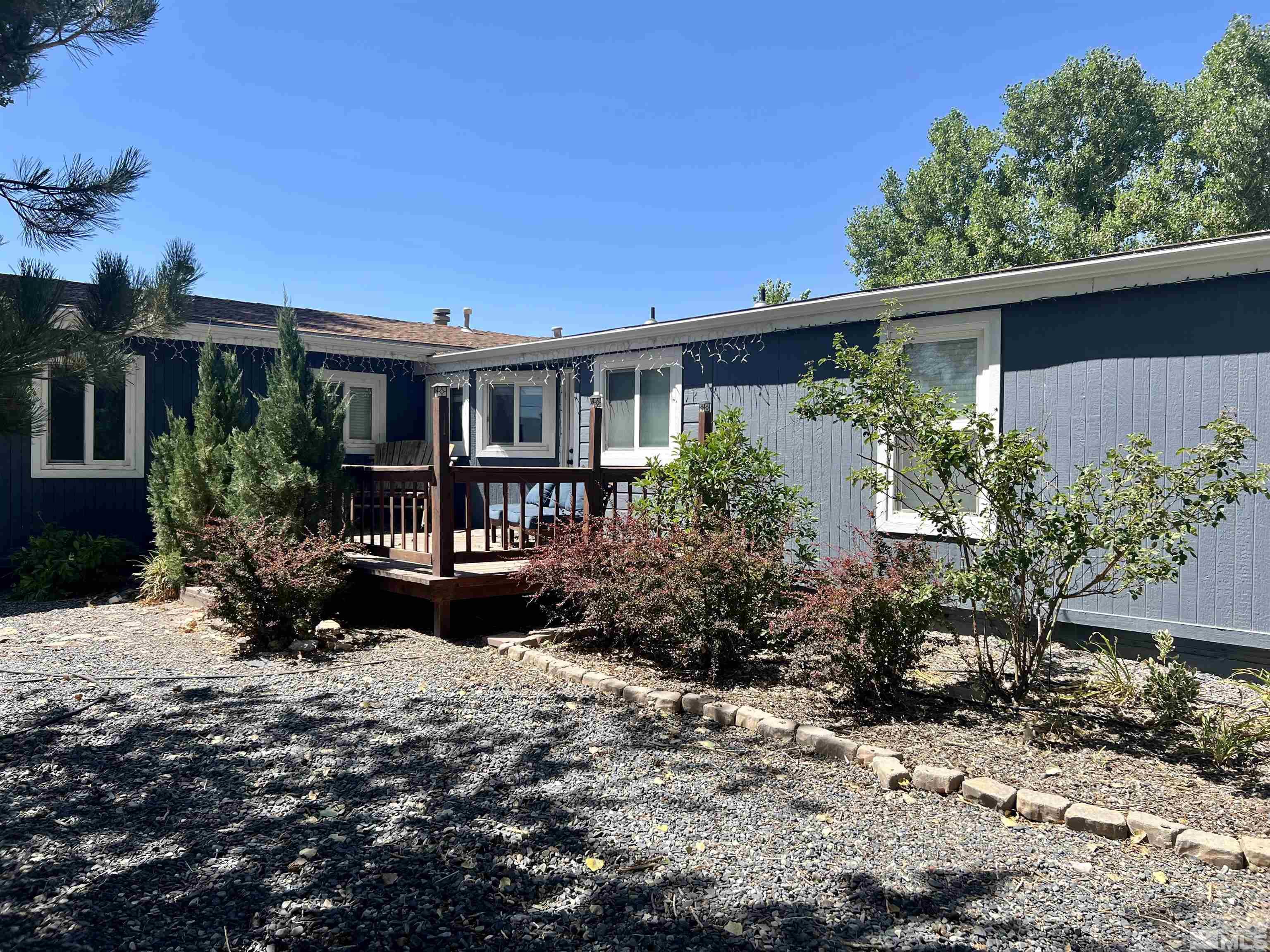 1405 South Meridian Road Lovelock, NV 89419 - Photo 4 of 39 a front view of a house with a yard
