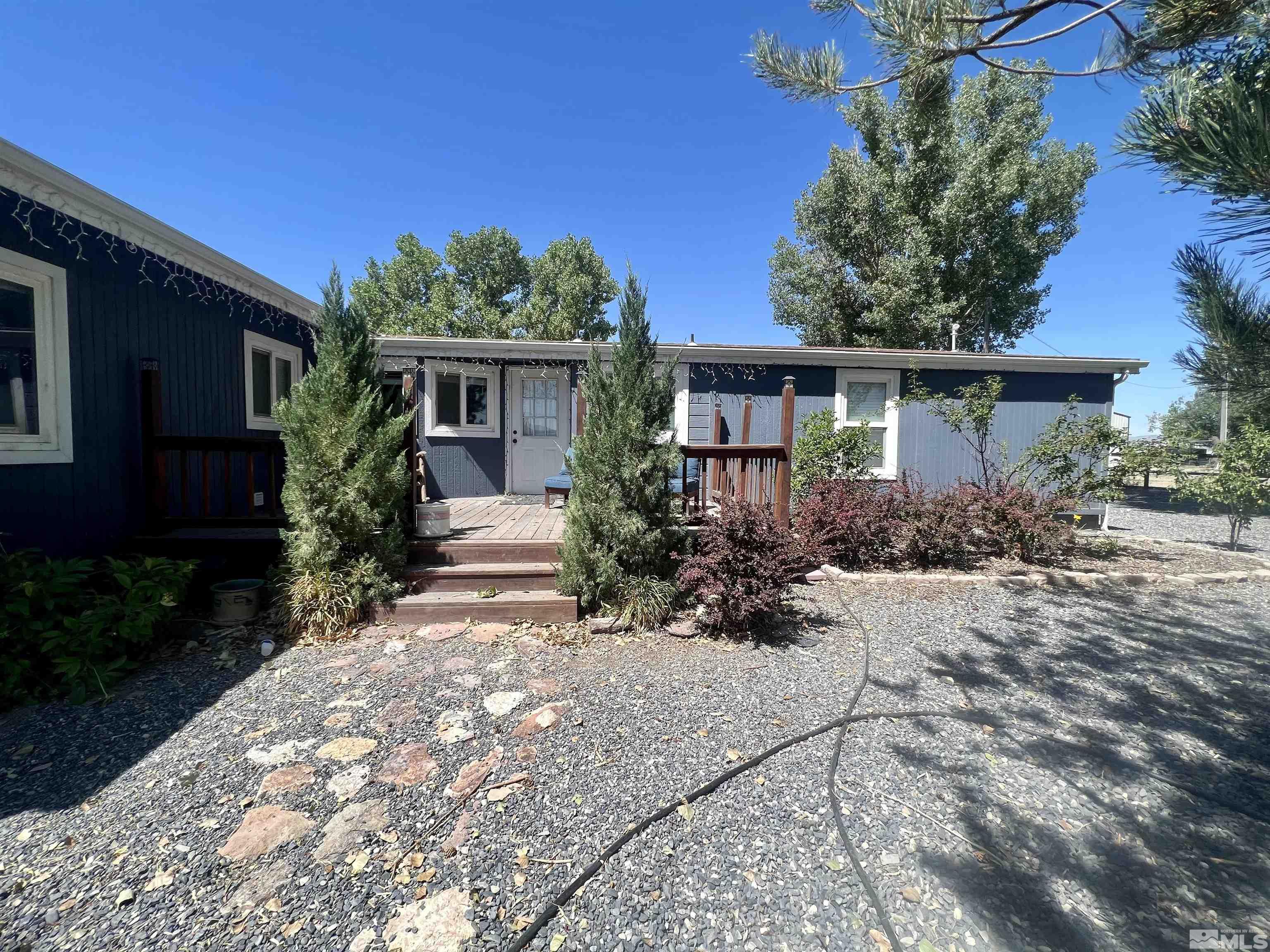 1405 South Meridian Road Lovelock, NV 89419 - Photo 5 of 39 a front view of a house with garden