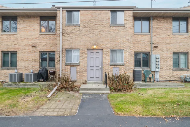 $183,900 | 314 Center Avenue, Unit 3, Sheboygan, WI 53081